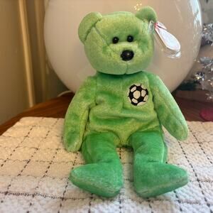 Beanie Baby Ty Kicks Green Soccer Bear 1999 NWNMT